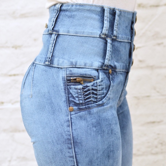 ❌SOLD❌ high waisted Colombian jeans - Picture 3 of 7